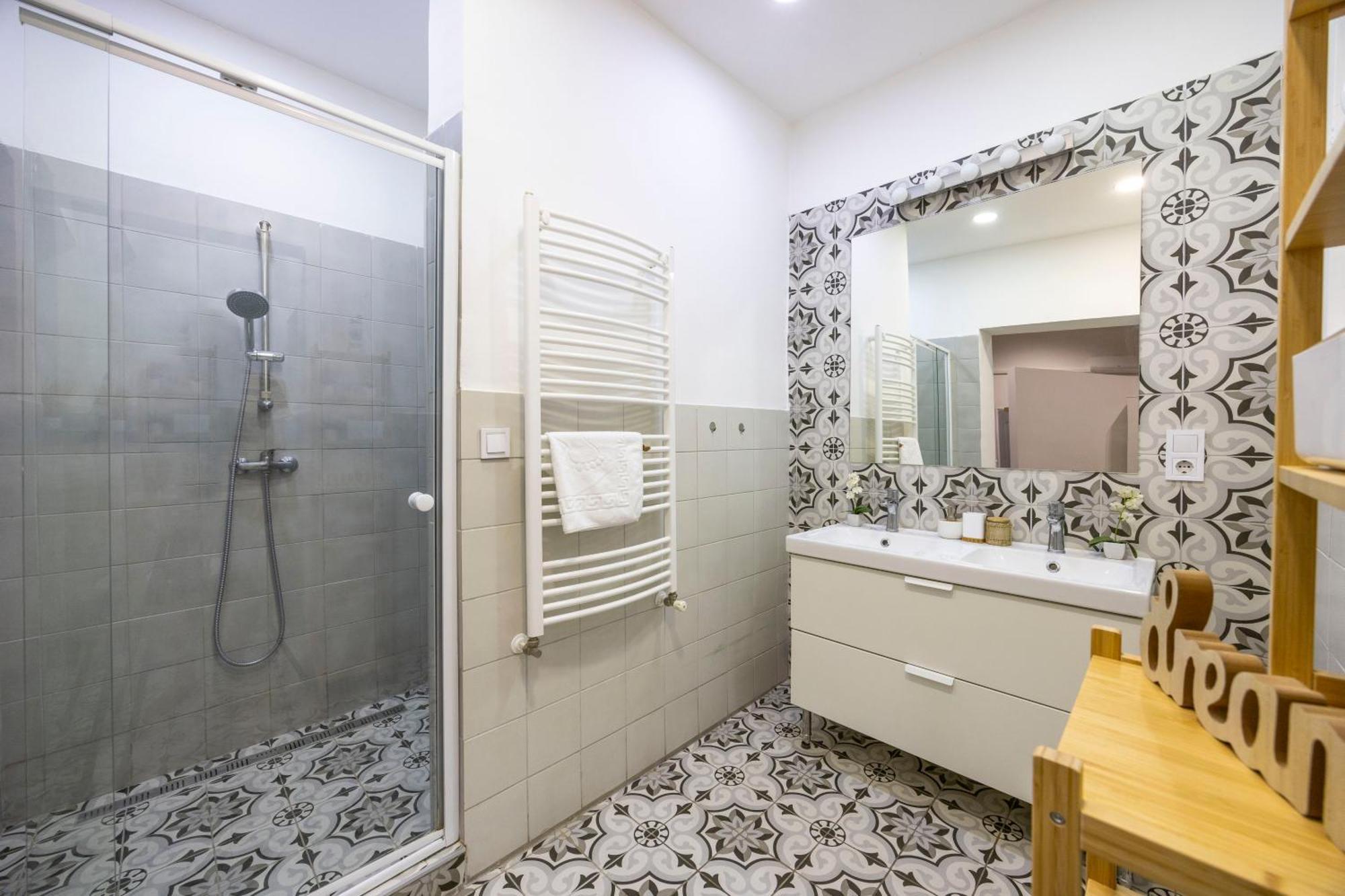& Cozy Superior Terez Boulevard Apartment Budapest